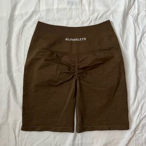 Alphalete Amplify Biker Shorts in Canteen (Medium)